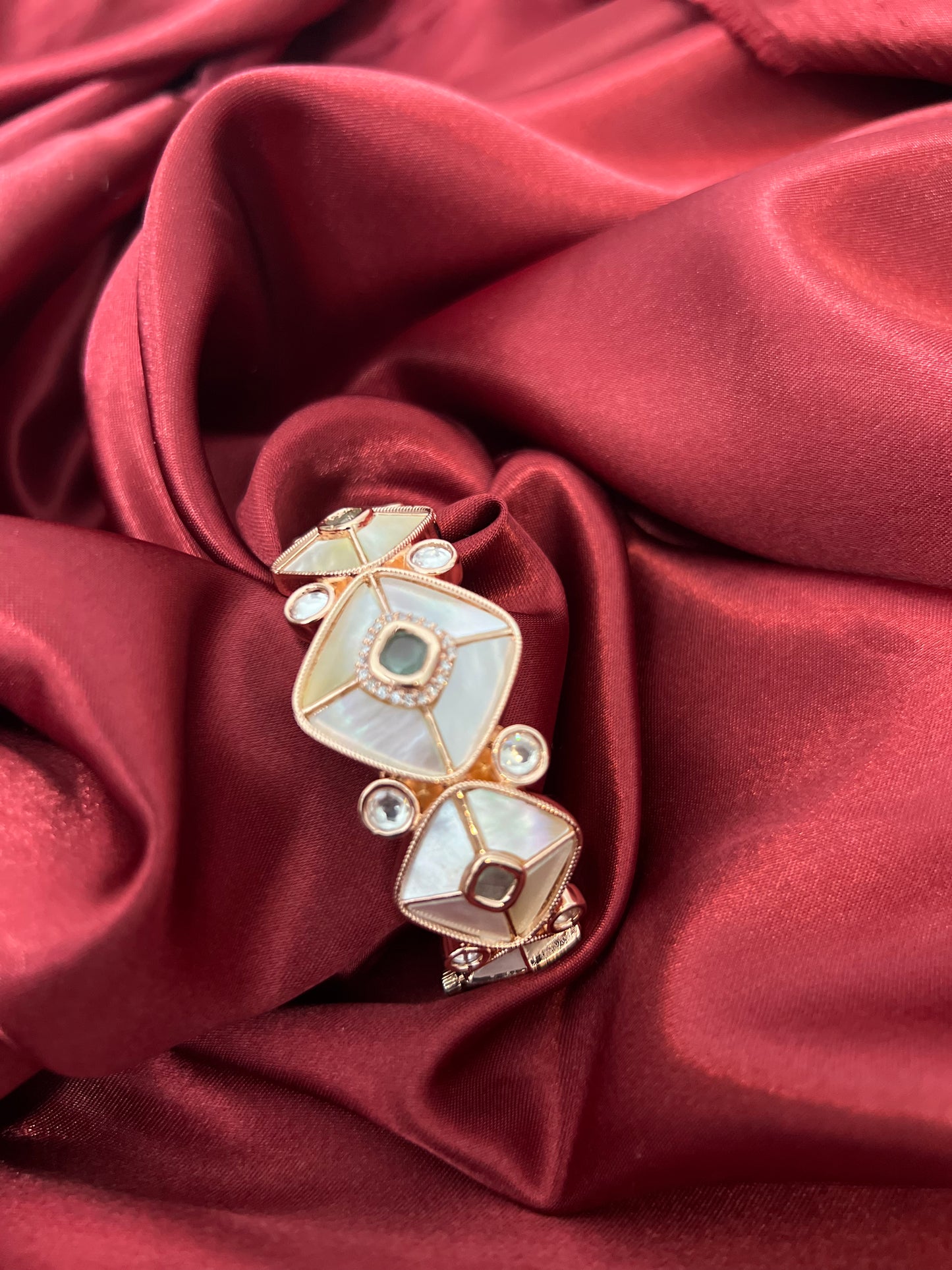 Mother of Pearl openable Bracelet