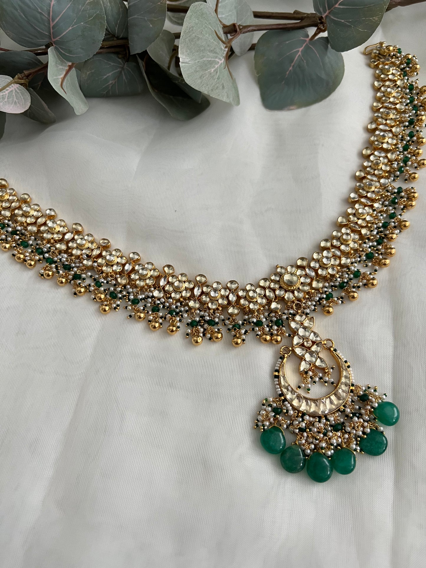 Pachi kundan matha patti