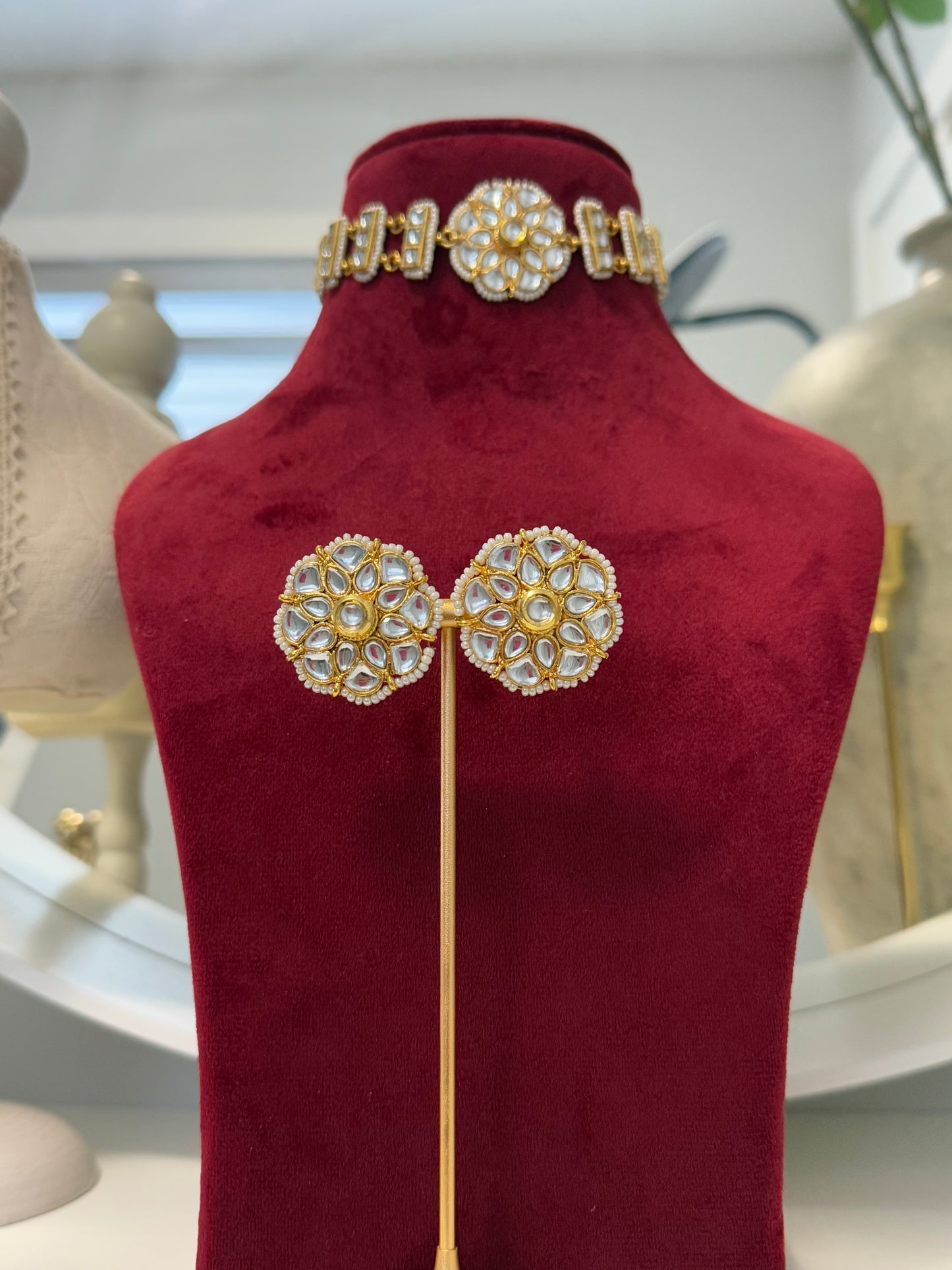 Ahanika Kundan Choker Set