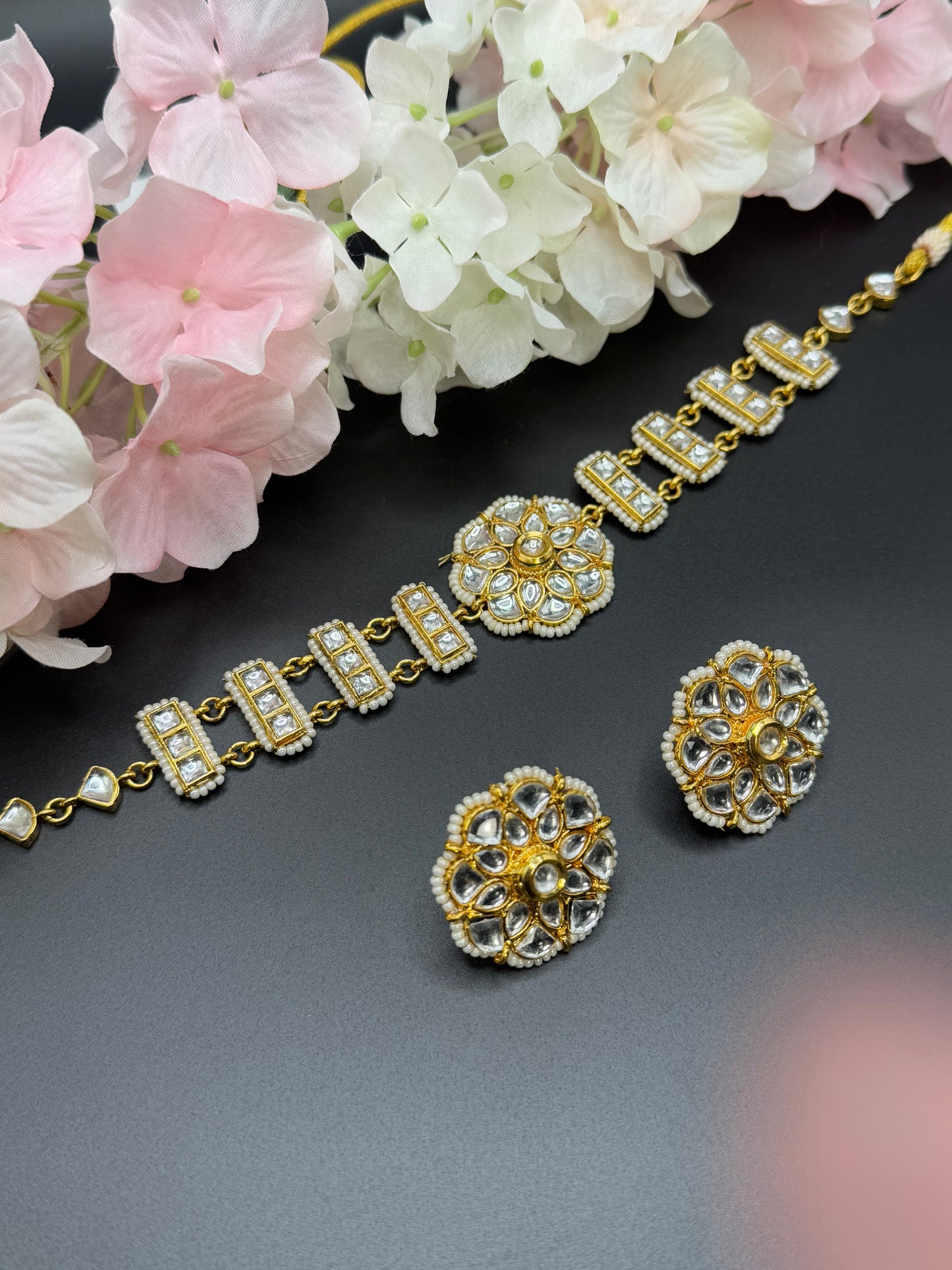 Ahanika Kundan Choker Set