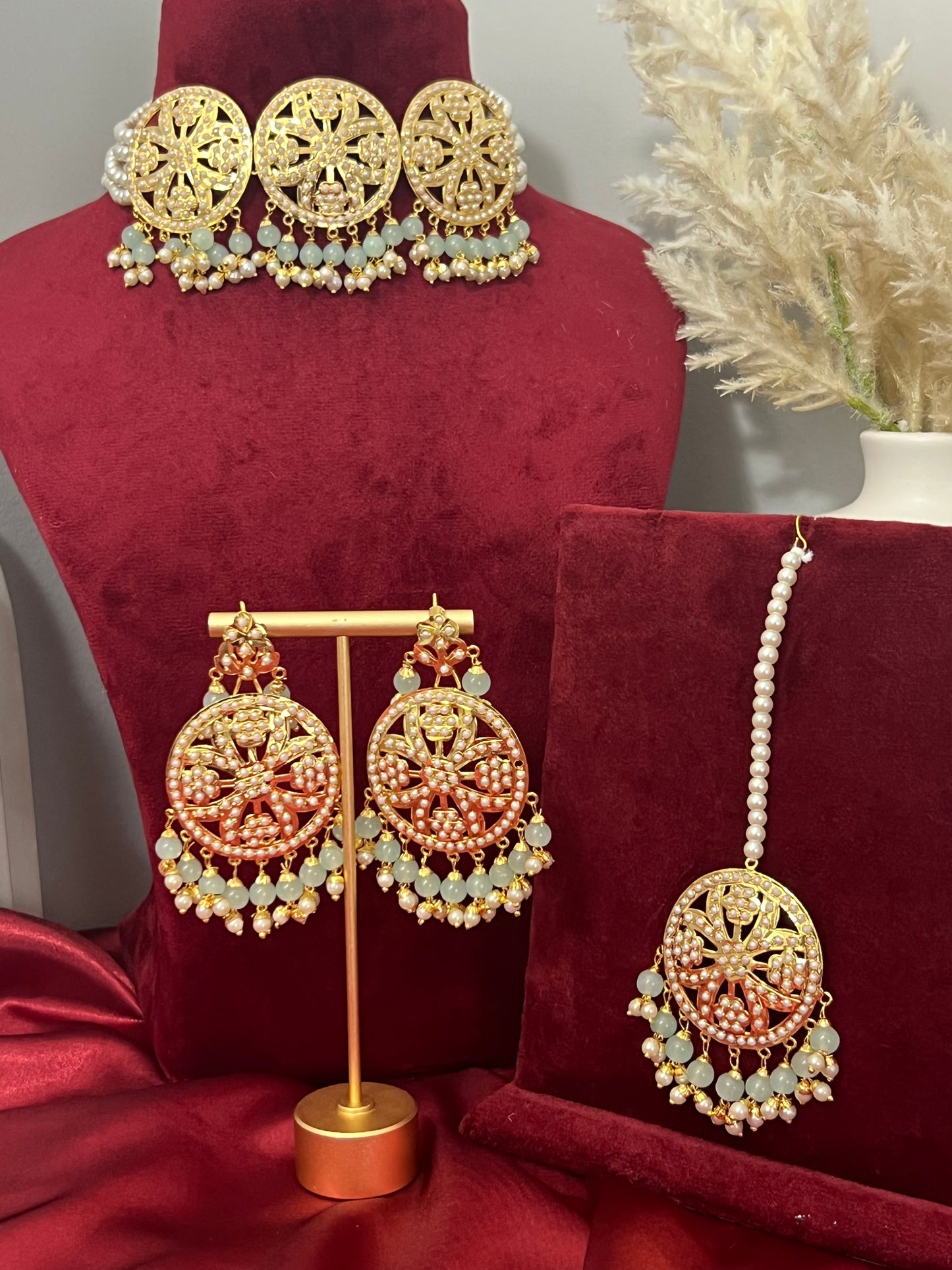 Moni jadau choker with earrings and Tikka
