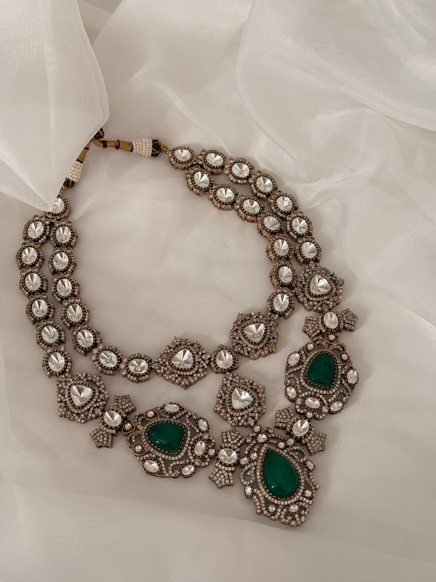 Zahan Necklace Set