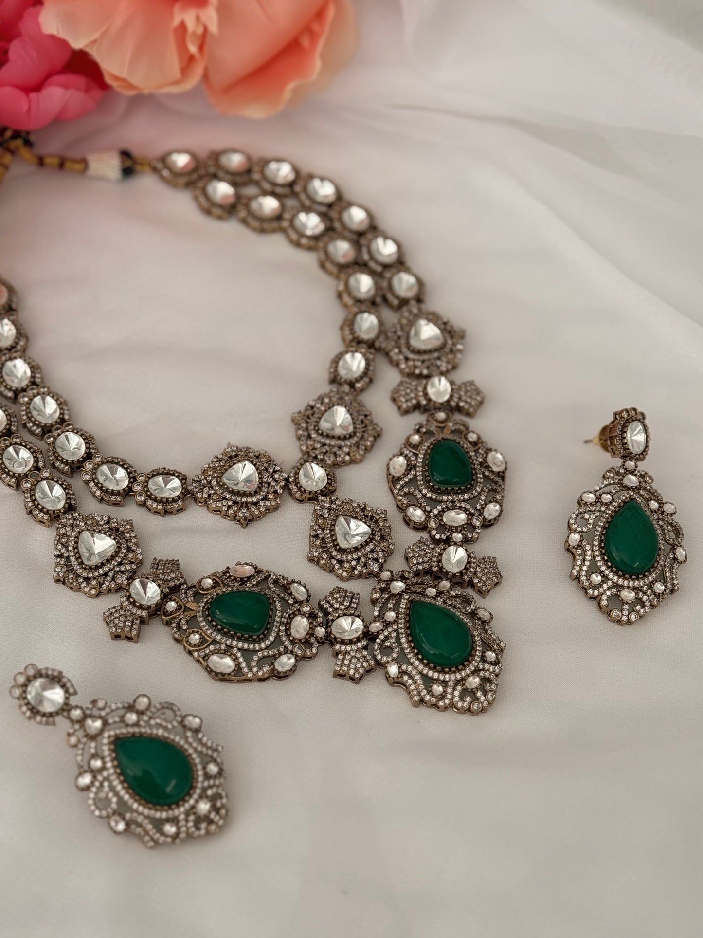 Zahan Necklace Set