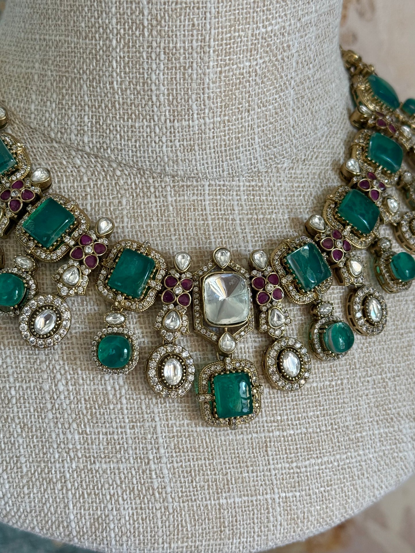 Parwaaz Necklace Set