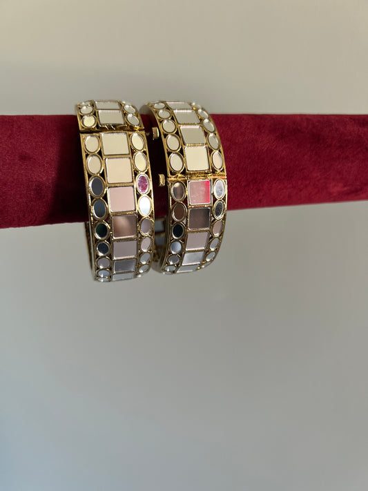 Mirror openable kaddas