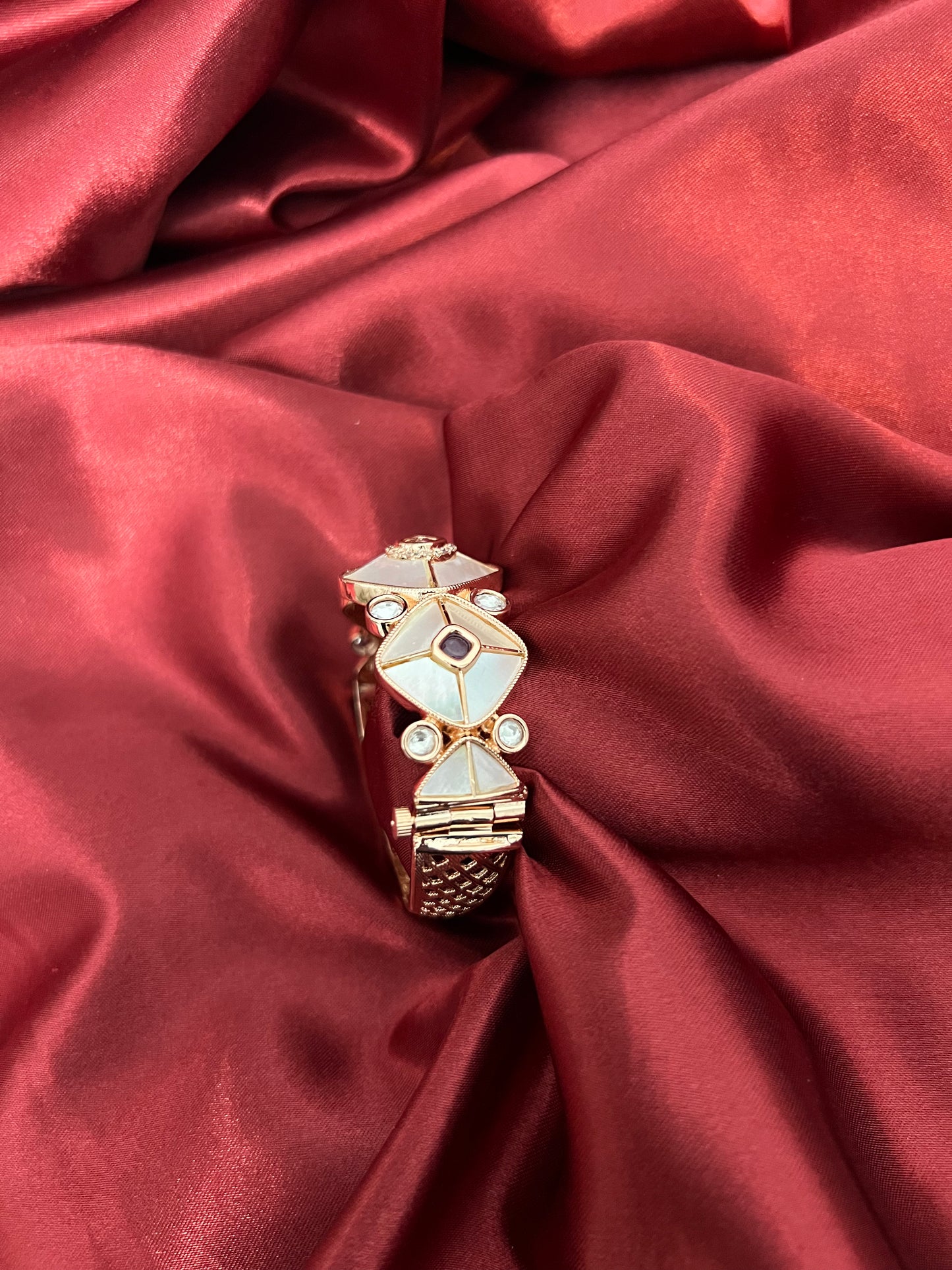 Mother of Pearl openable Bracelet