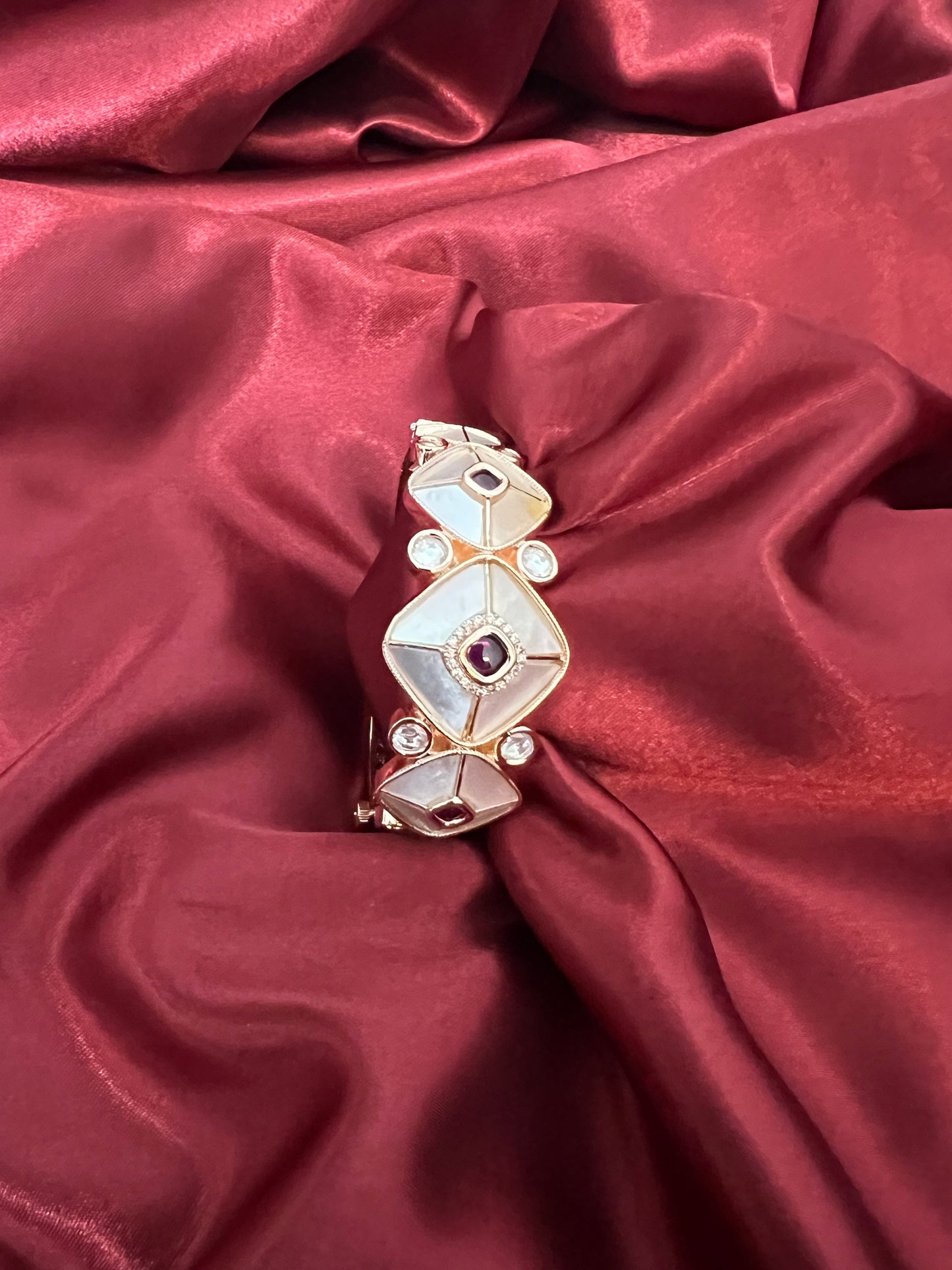 Mother of Pearl openable Bracelet