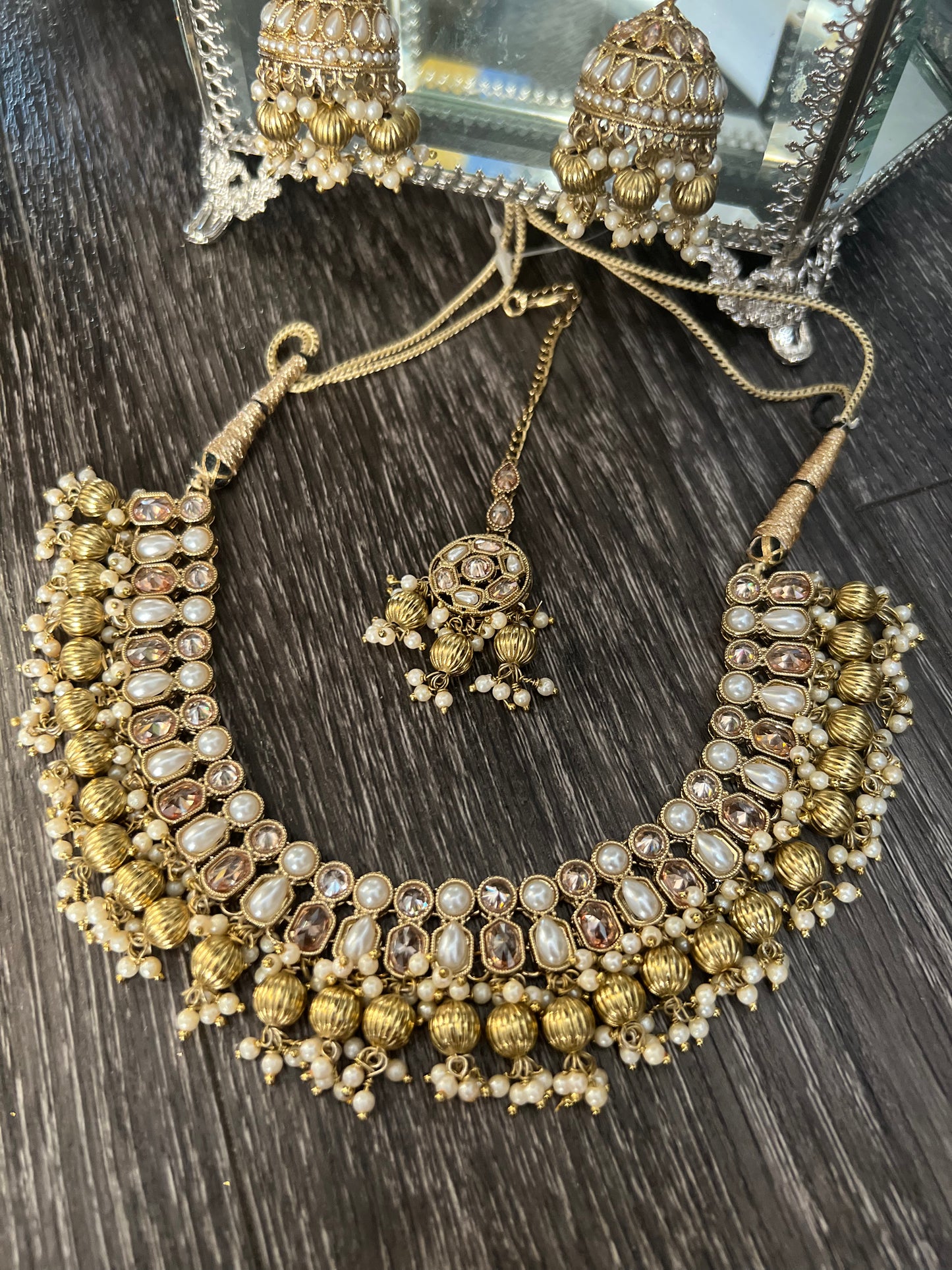 Tripti Necklace Set
