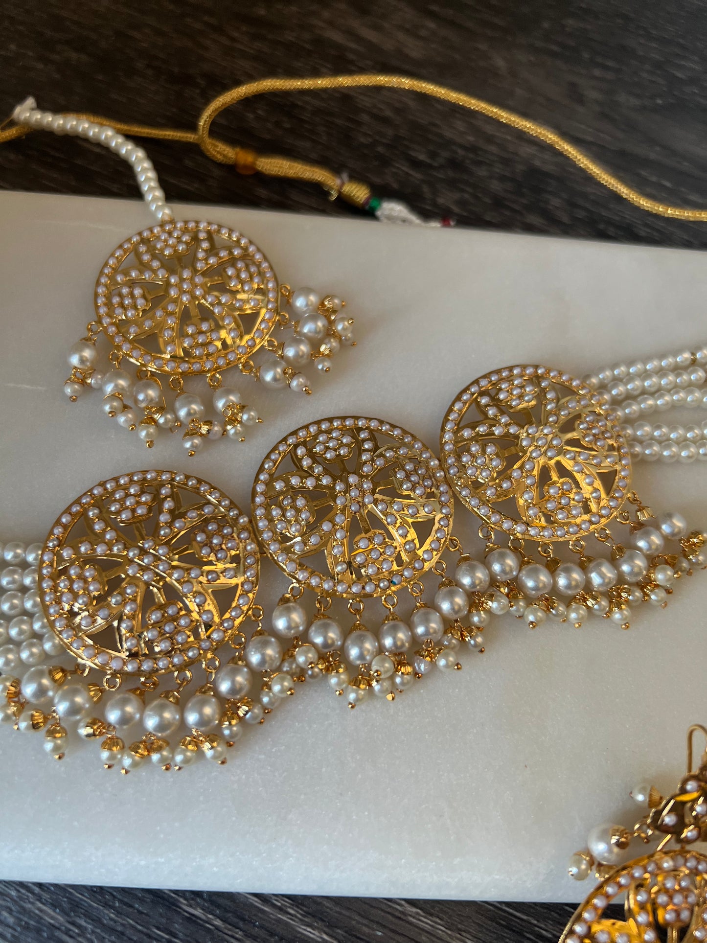 Moni jadau choker with earrings and Tikka