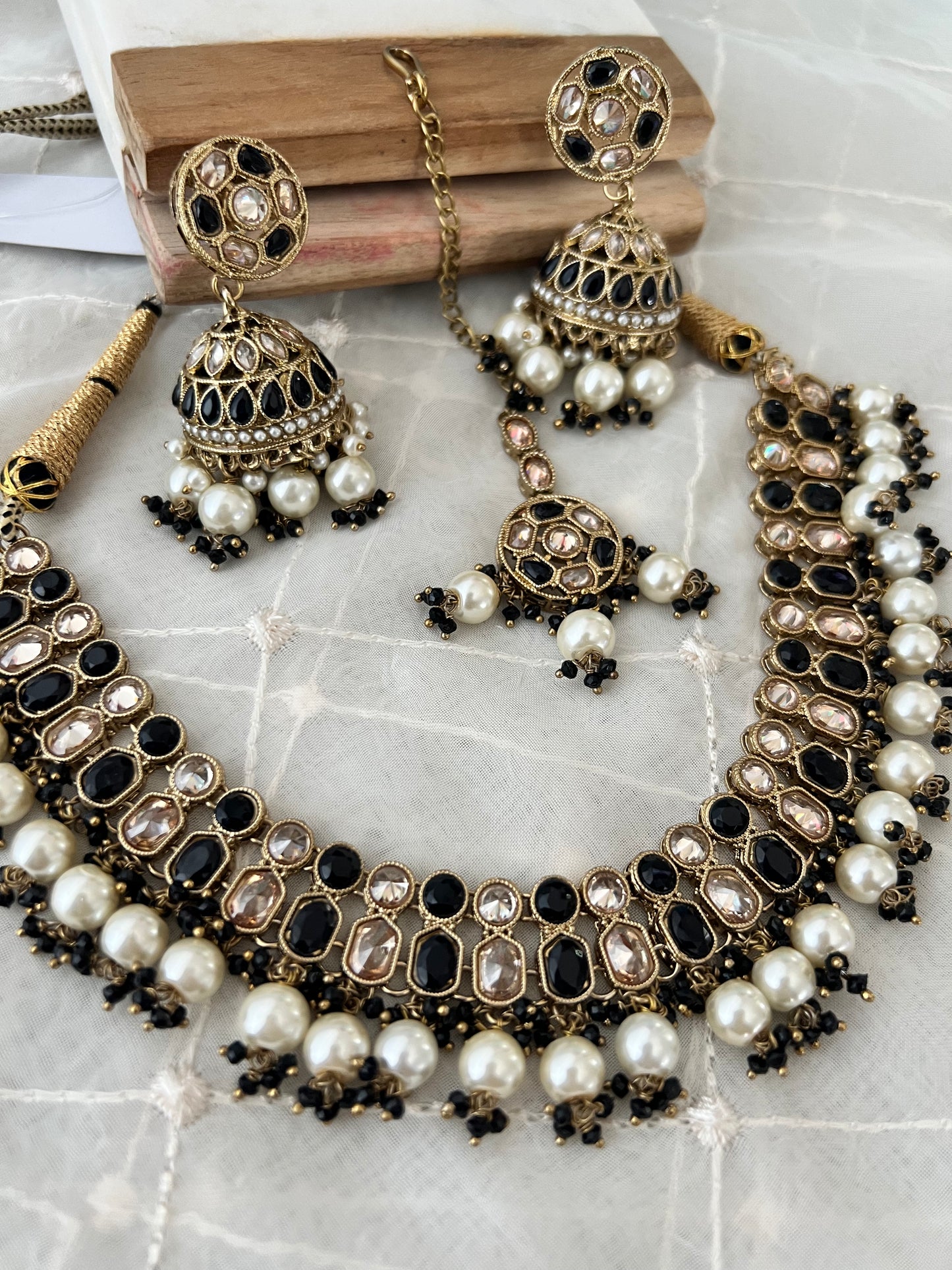 Tripti Necklace Set