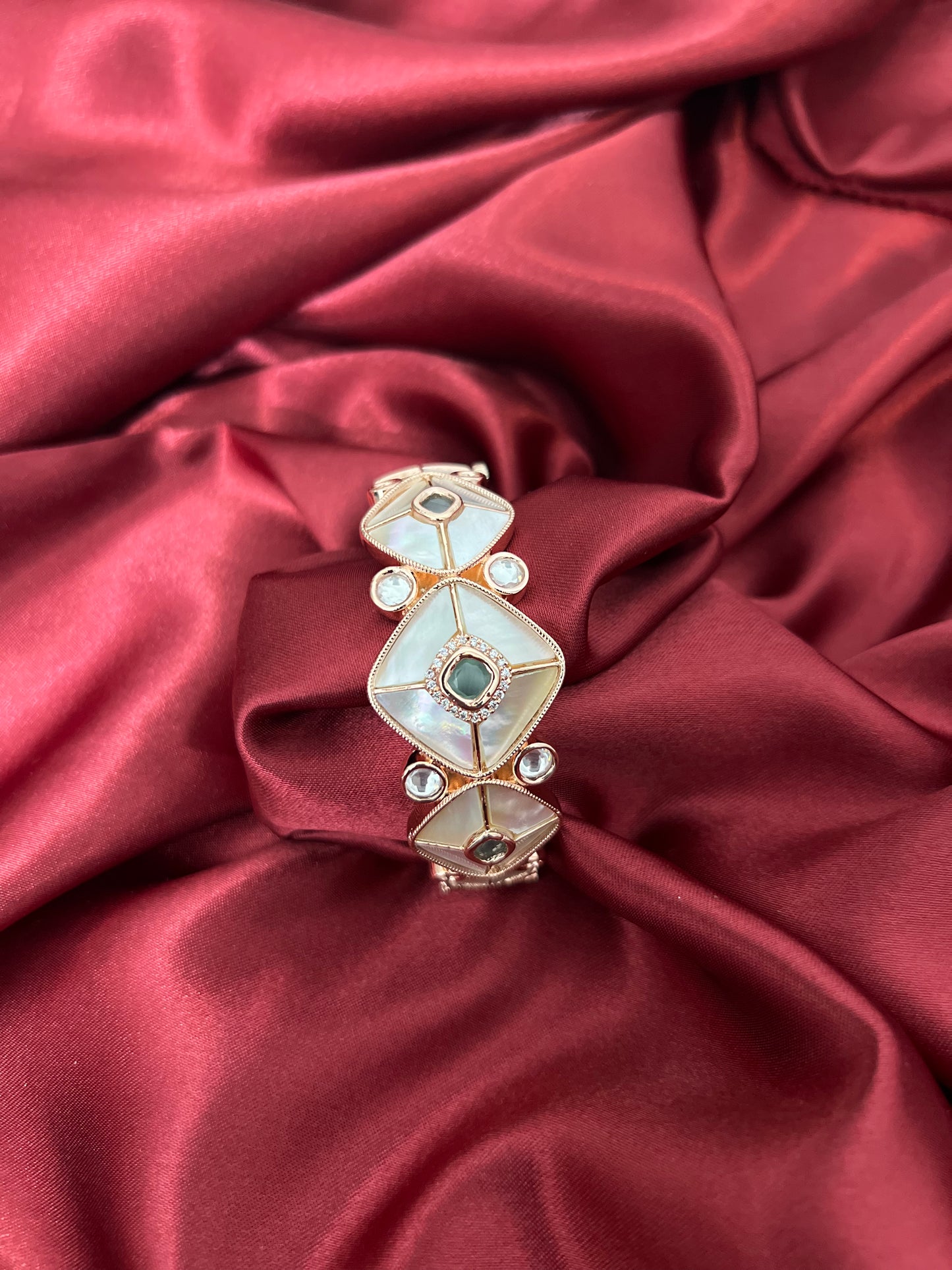 Mother of Pearl openable Bracelet