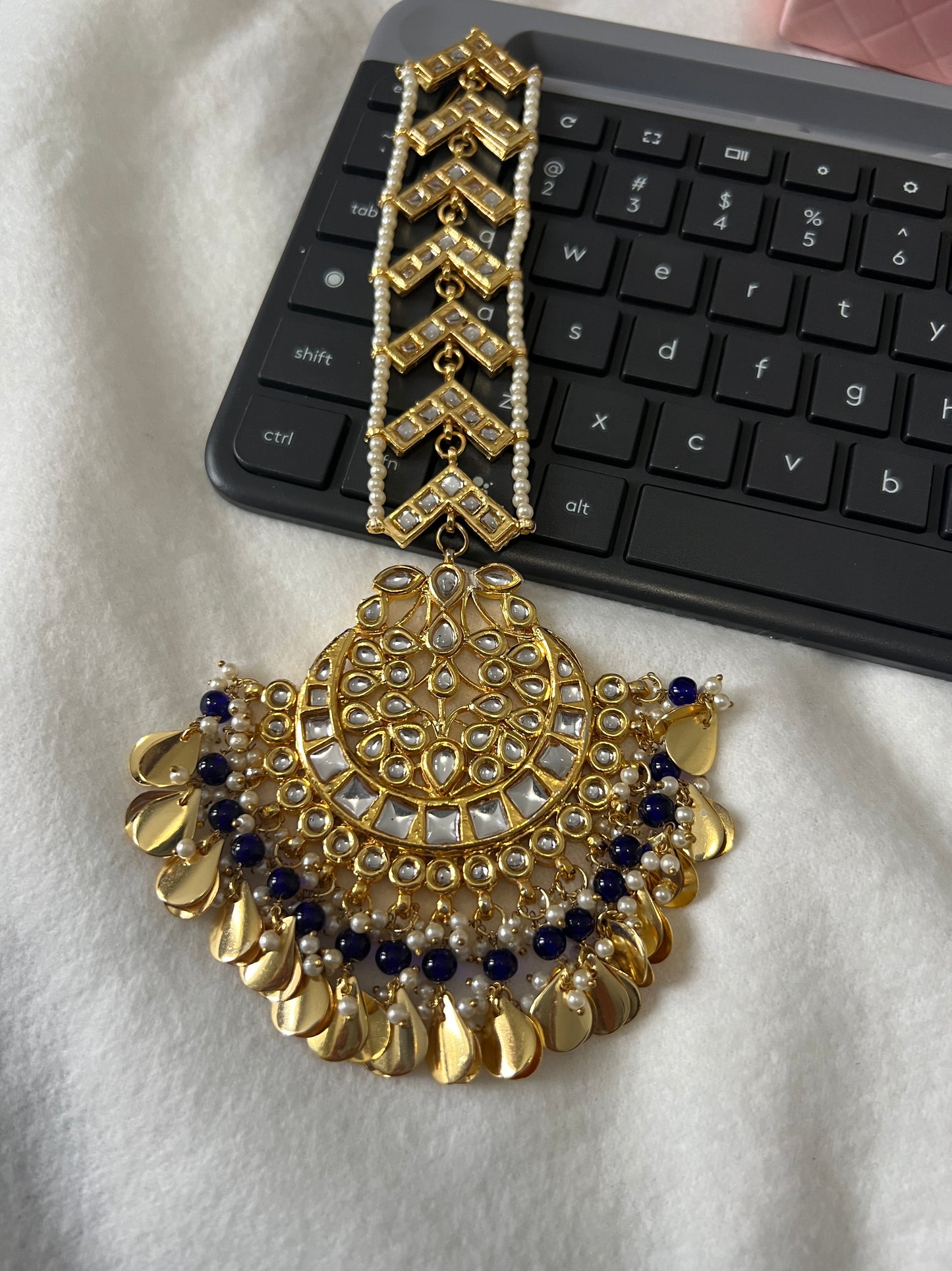 Oversized Kundan Tikka