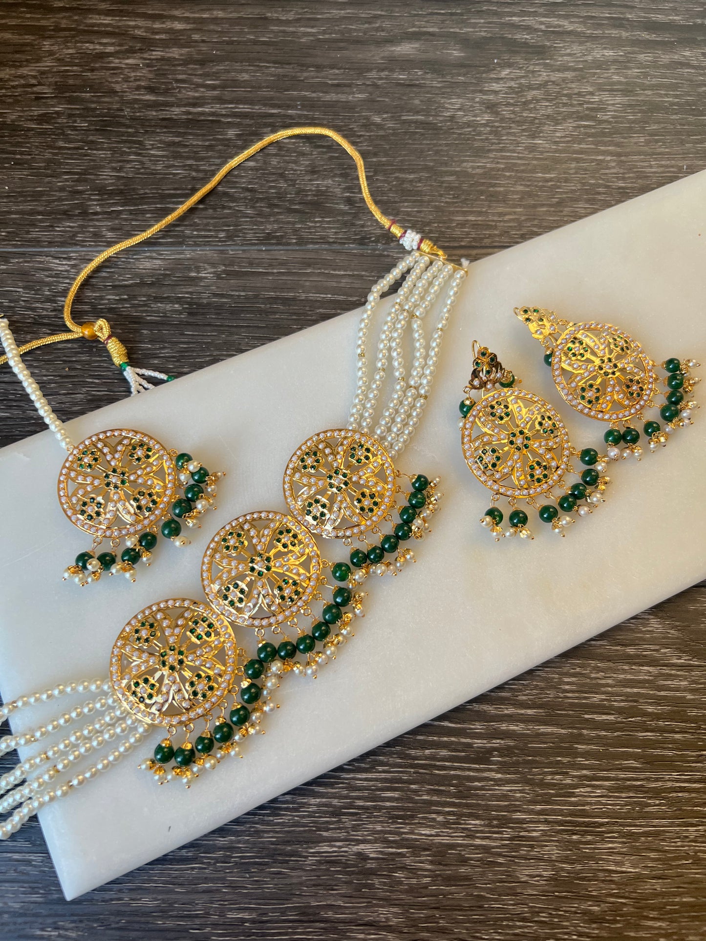 Moni jadau choker with earrings and Tikka