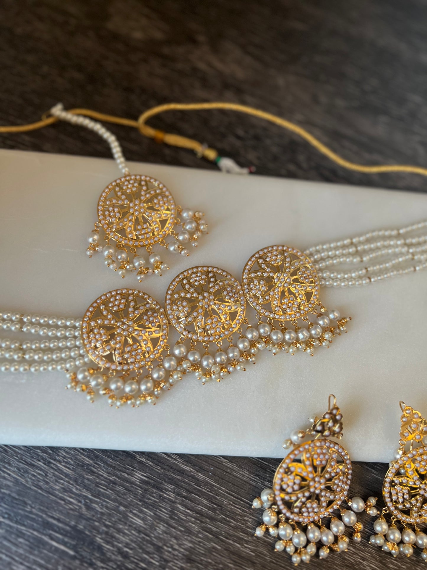 Moni jadau choker with earrings and Tikka