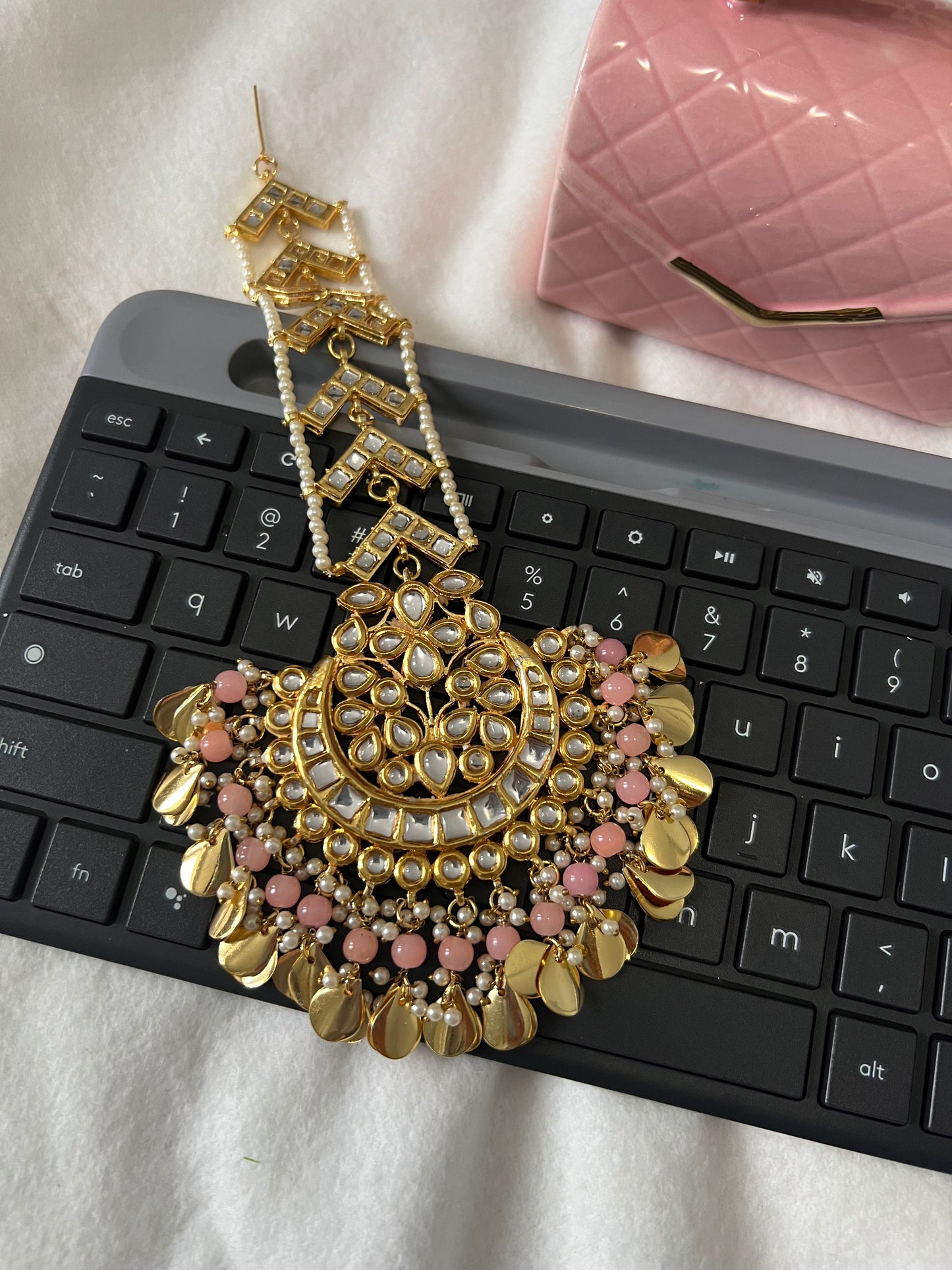 Oversized Kundan Tikka