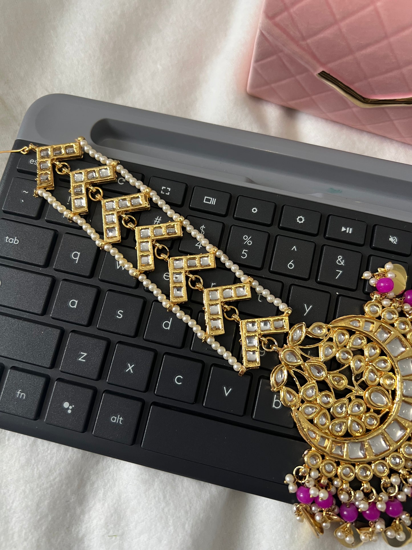 Oversized Kundan Tikka