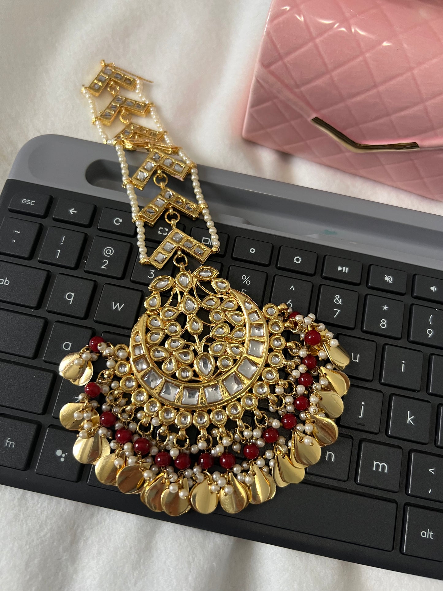 Oversized Kundan Tikka