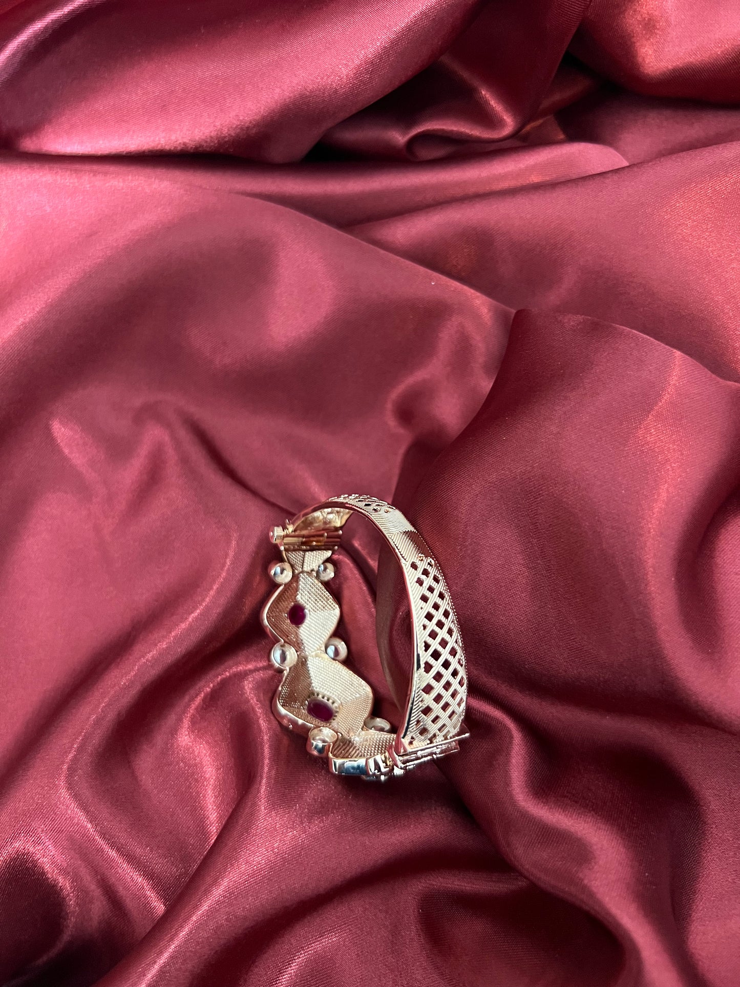 Mother of Pearl openable Bracelet