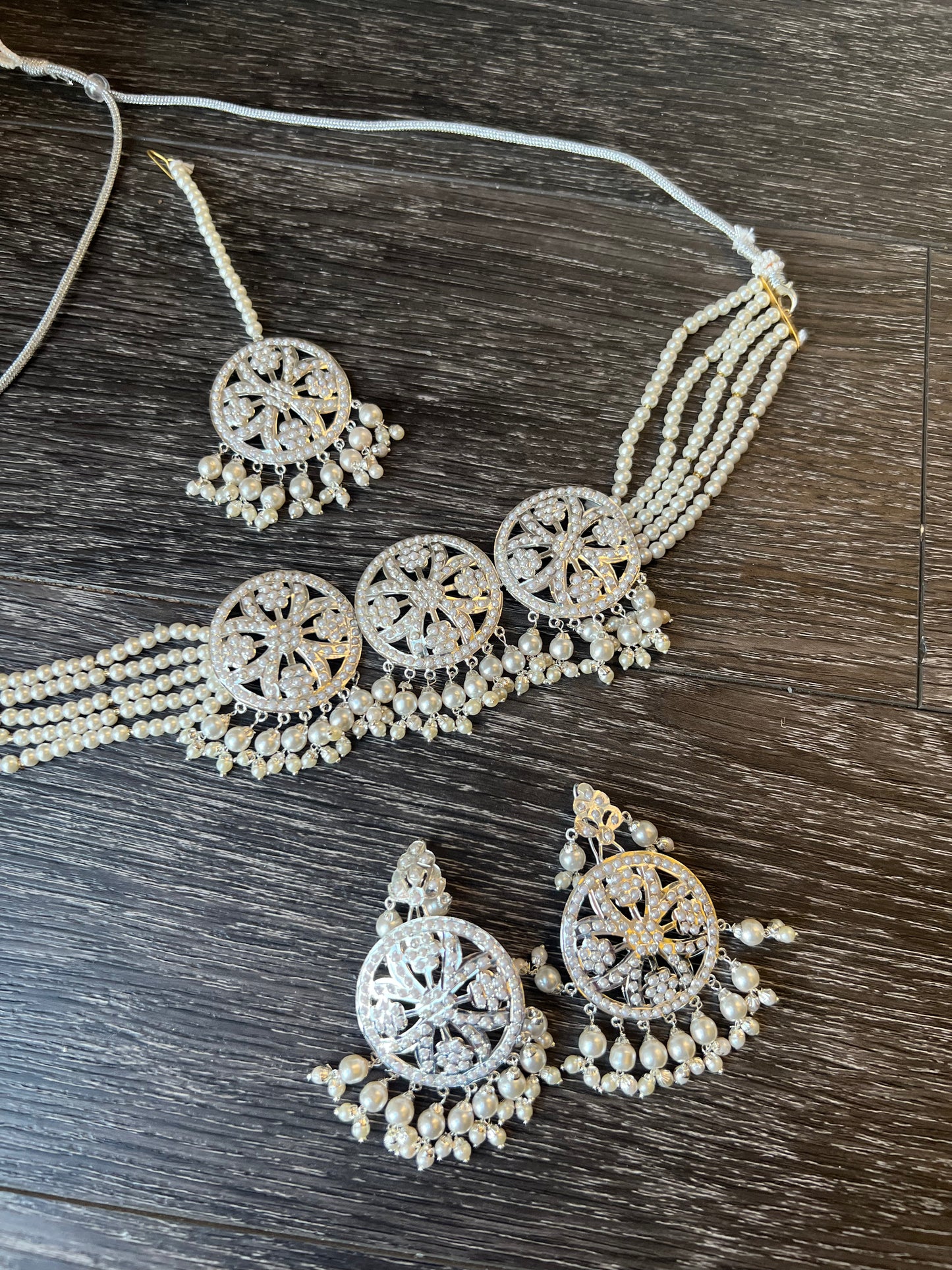 Moni jadau choker with earrings and Tikka