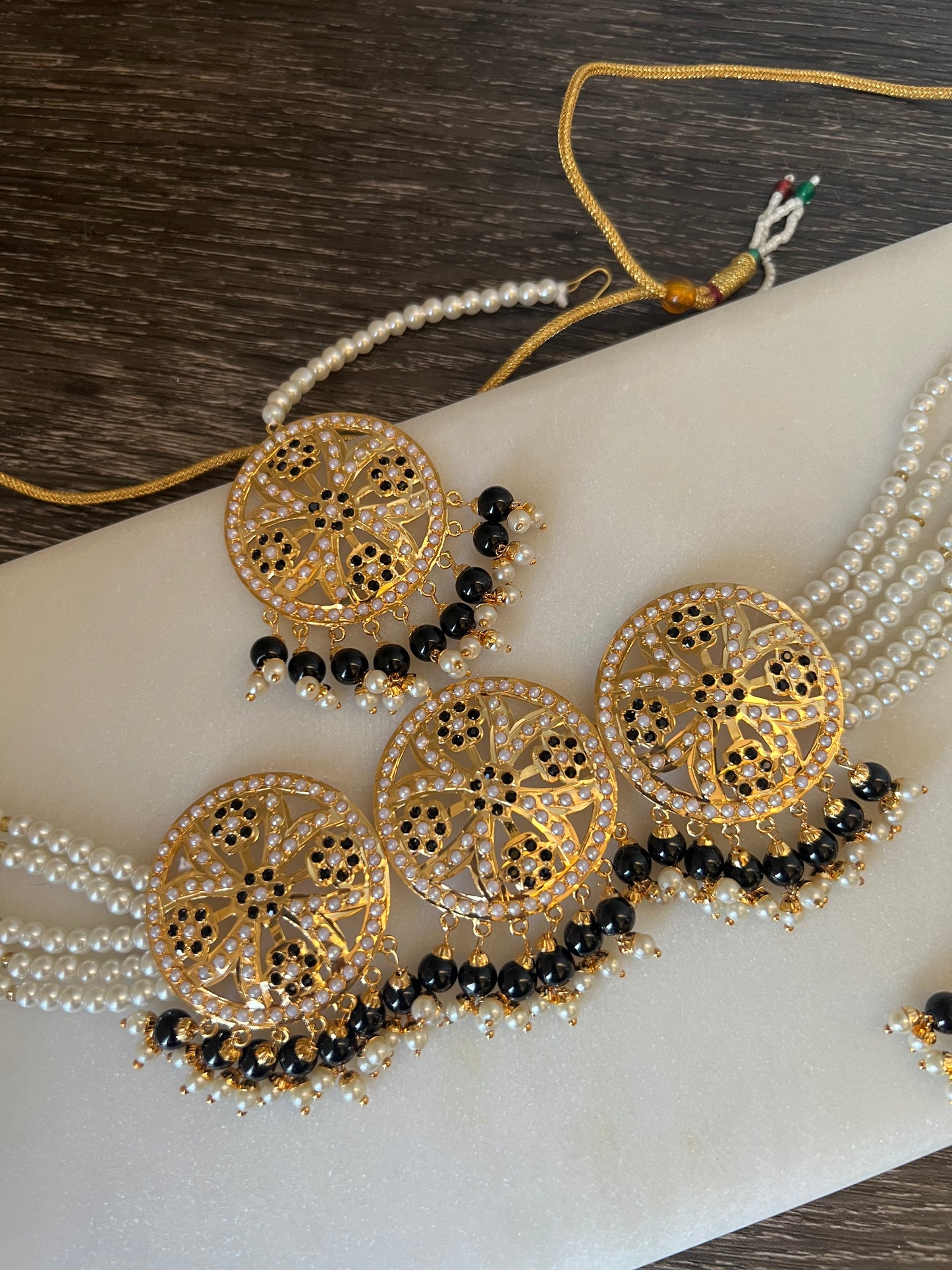 Moni jadau choker with earrings and Tikka